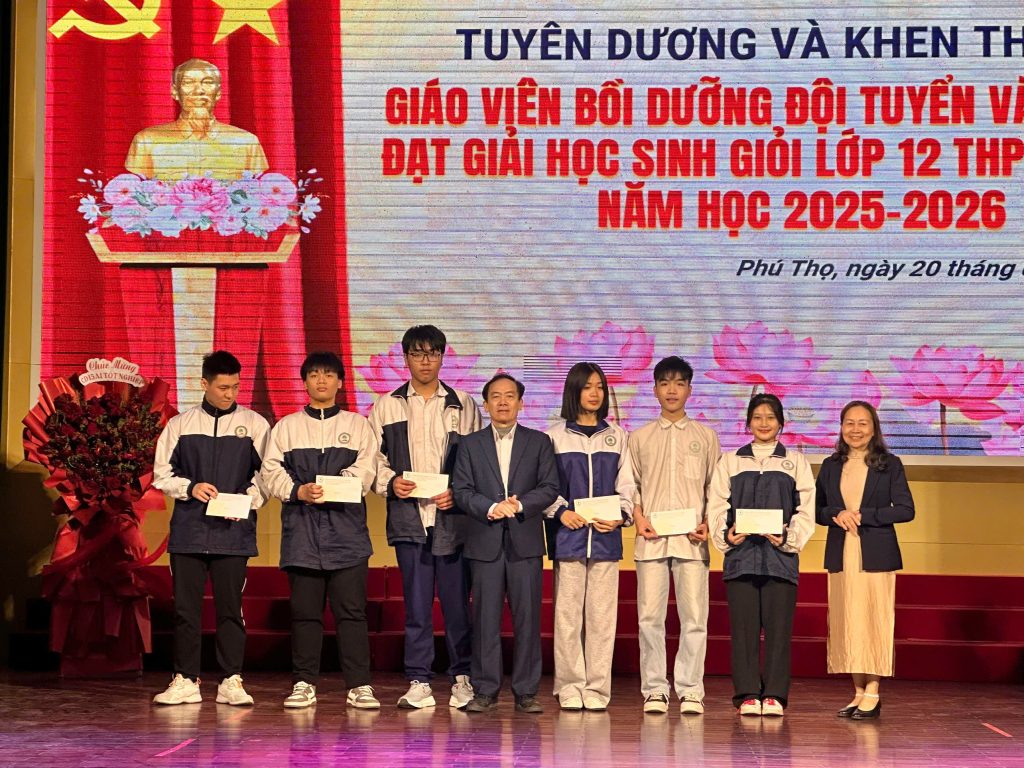 Các học sinh đạt giải tại kỳ thi Học sinh giỏi lớp 12 THPT Cấp Tỉnh