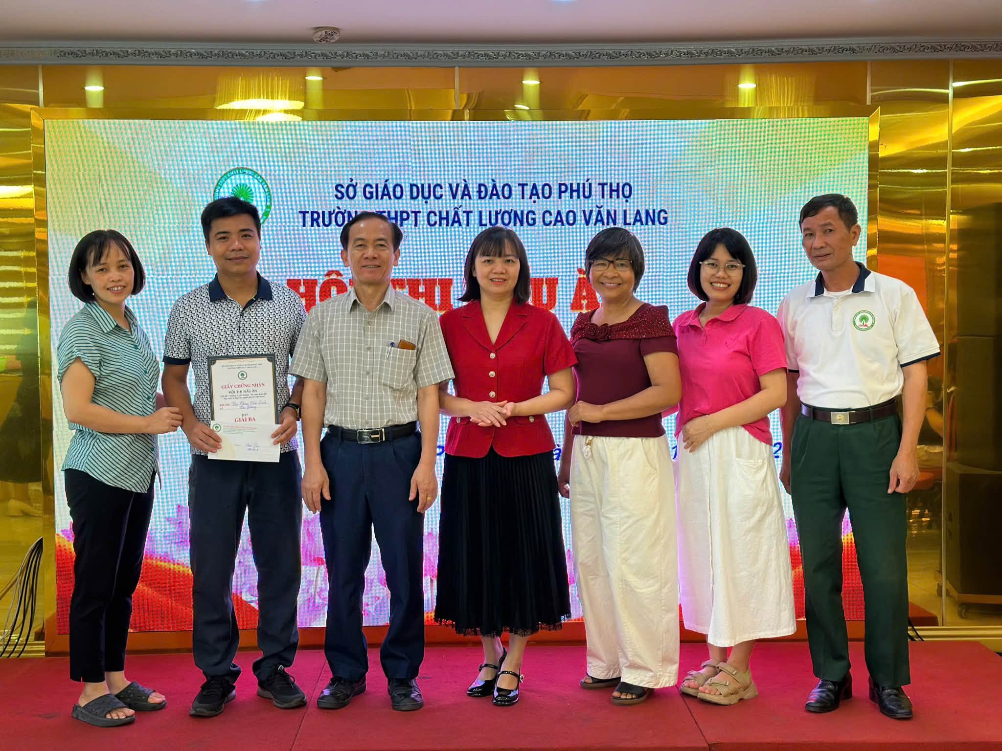 Tổ Văn Phòng nhận giải Ba tại cuộc thi